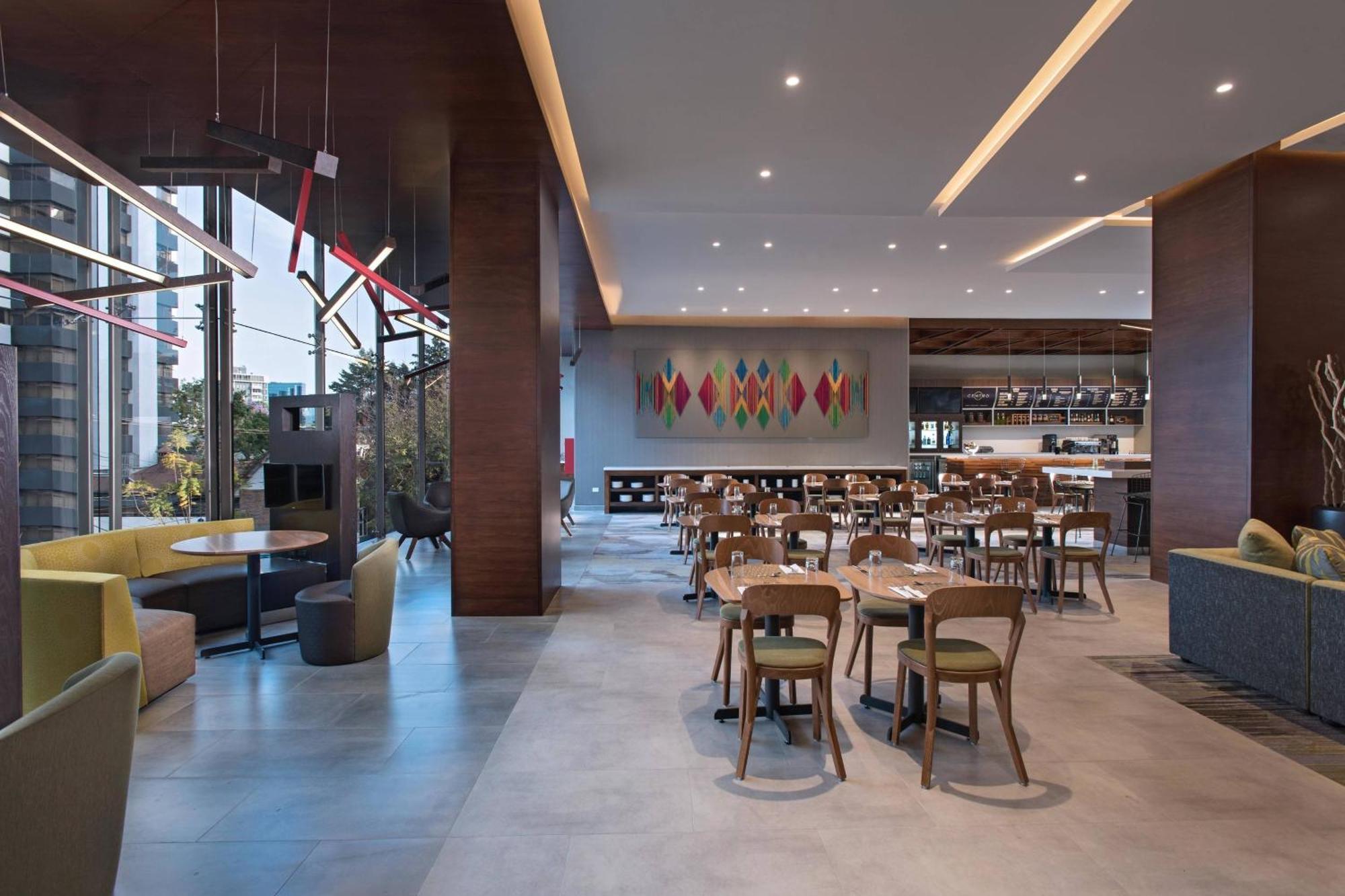Courtyard By Marriott Guatemala City Bagian luar foto