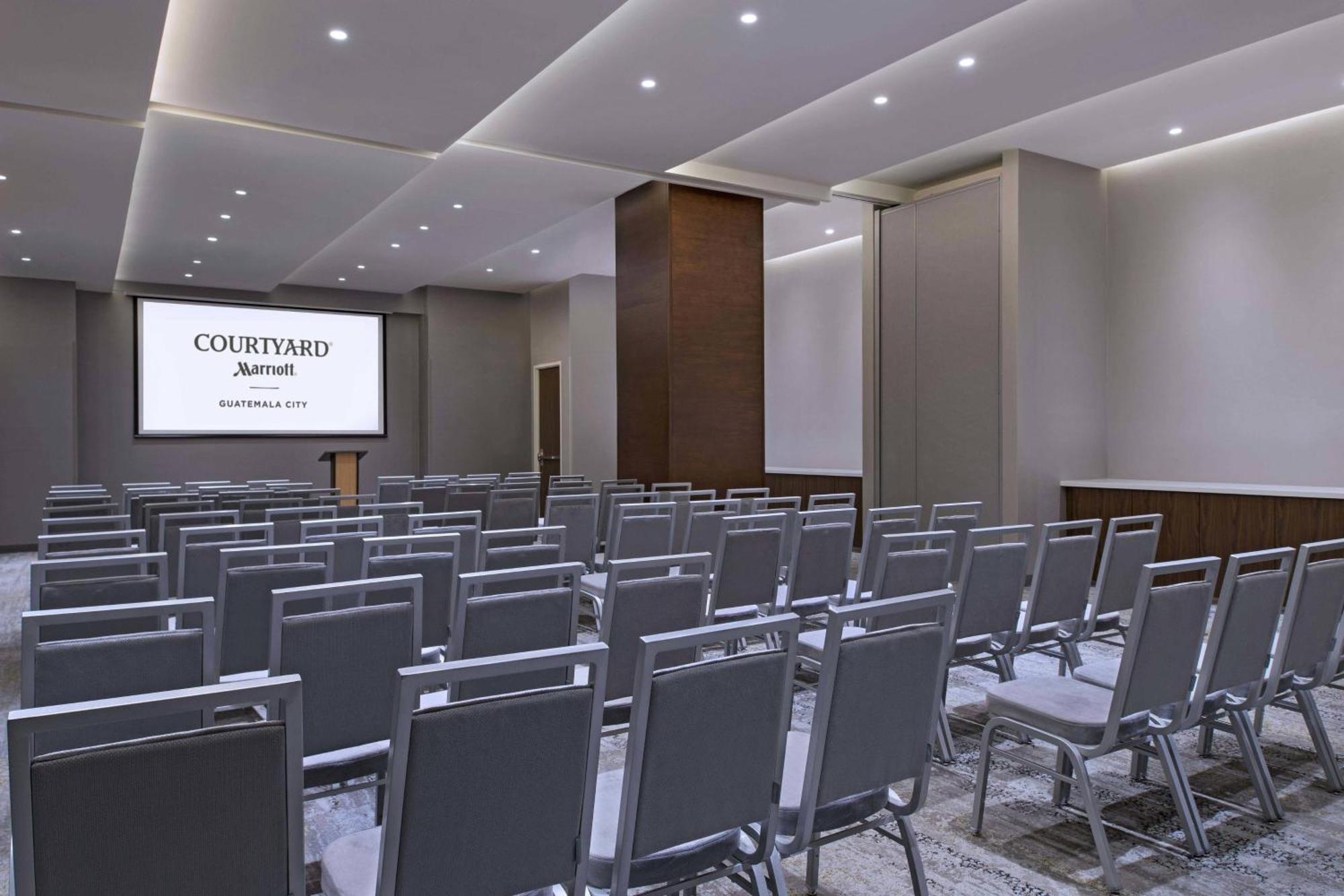 Courtyard By Marriott Guatemala City Bagian luar foto