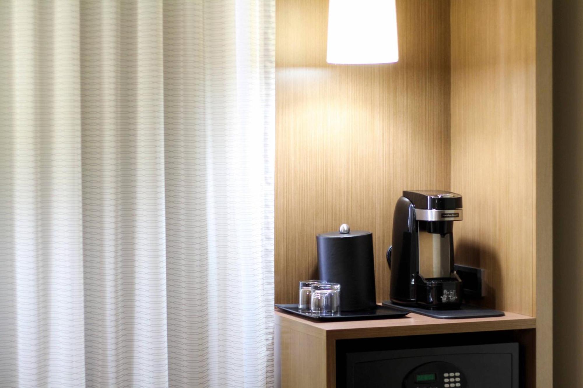 Courtyard By Marriott Guatemala City Bagian luar foto