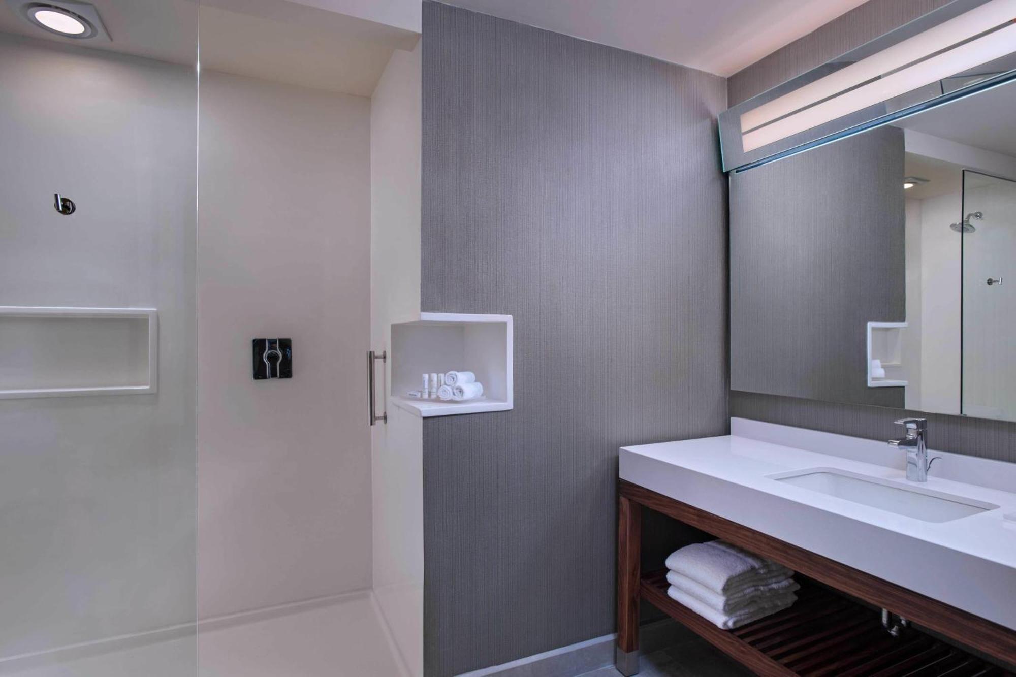 Courtyard By Marriott Guatemala City Bagian luar foto