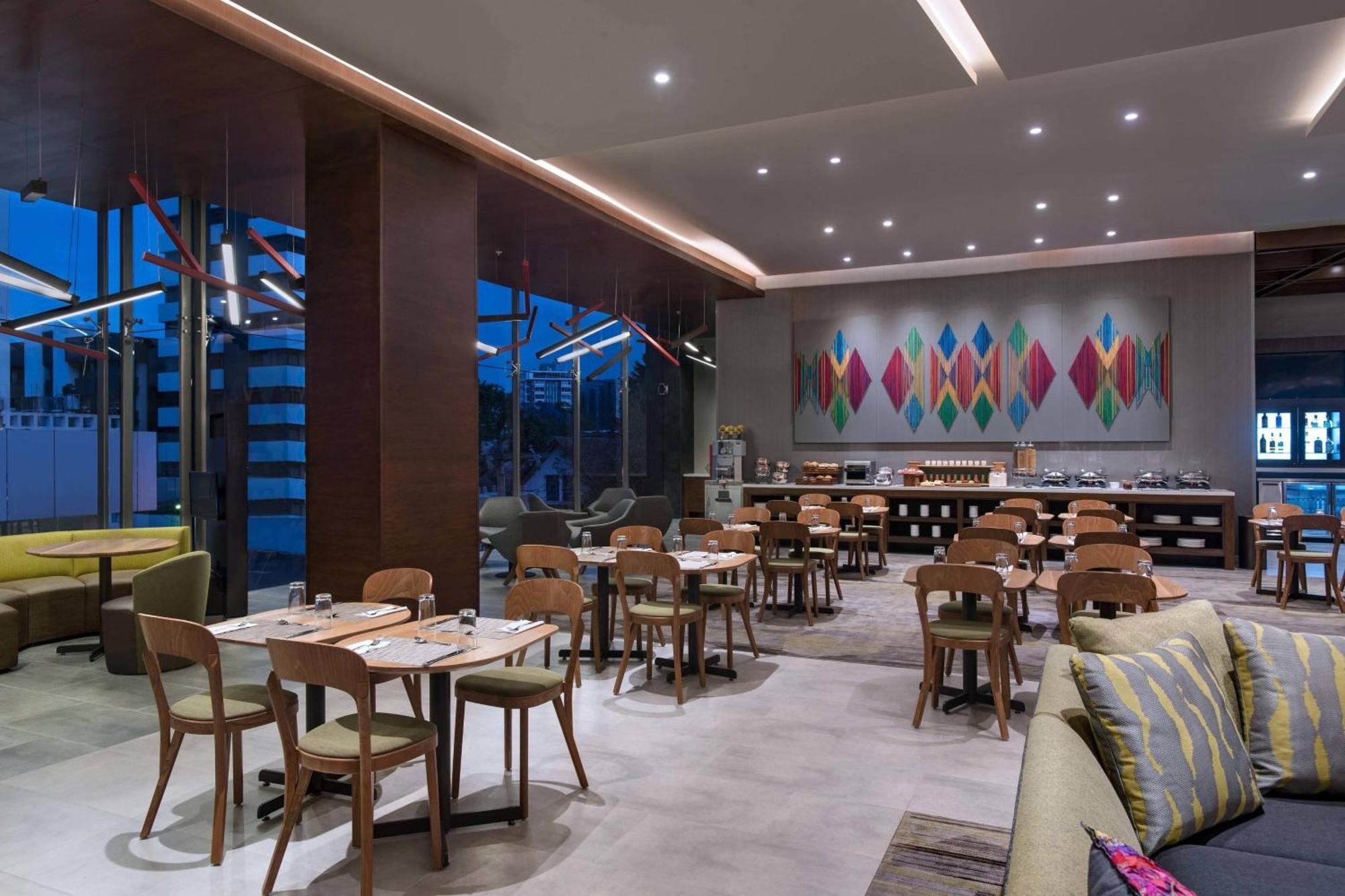 Courtyard By Marriott Guatemala City Bagian luar foto